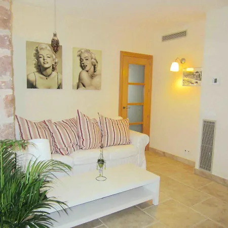Isabel * L' Escala
